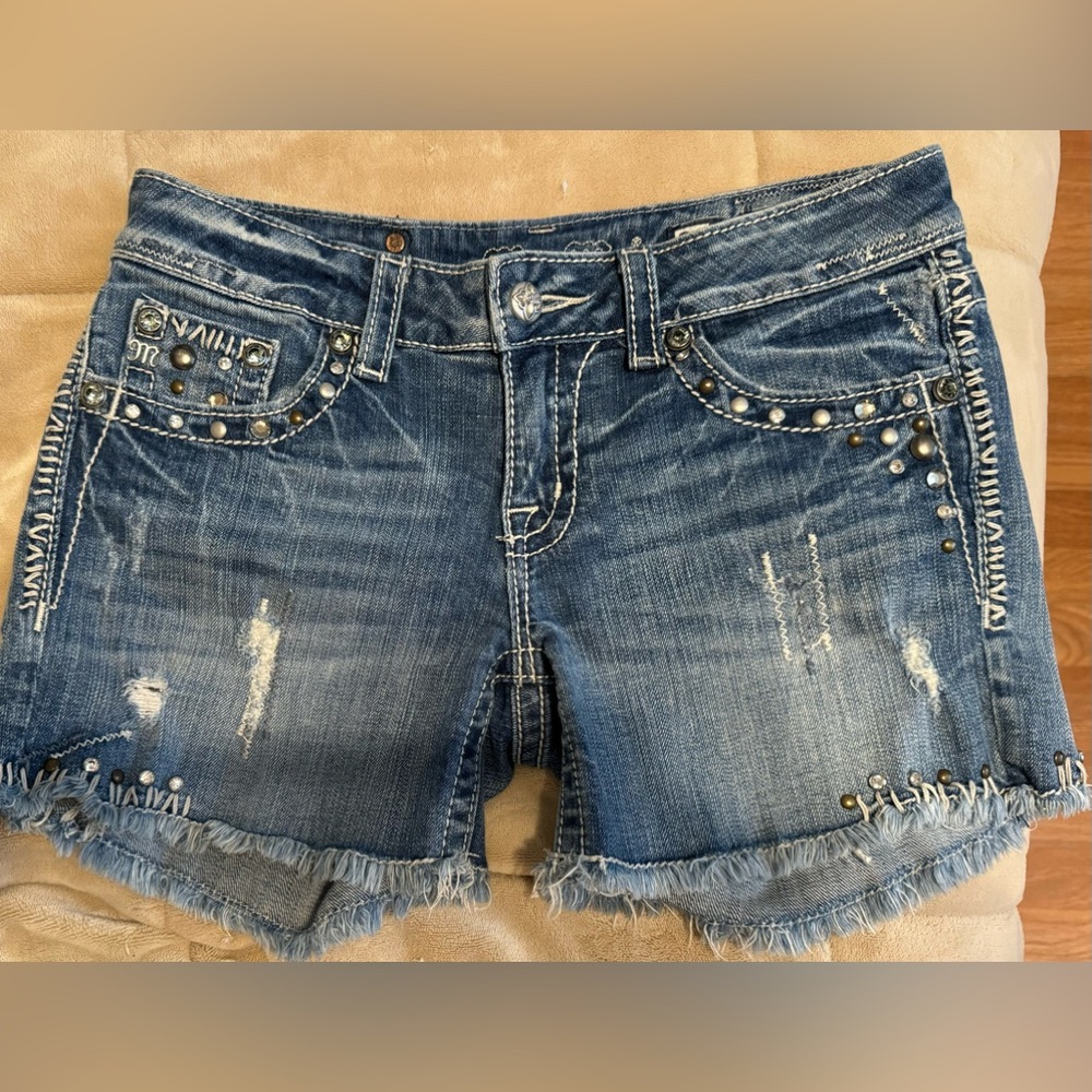 Miss Me Distressed Jean Shorts Size 28